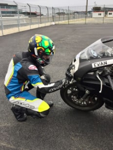 Ewan Guilleret sur une ducati 749 Dark